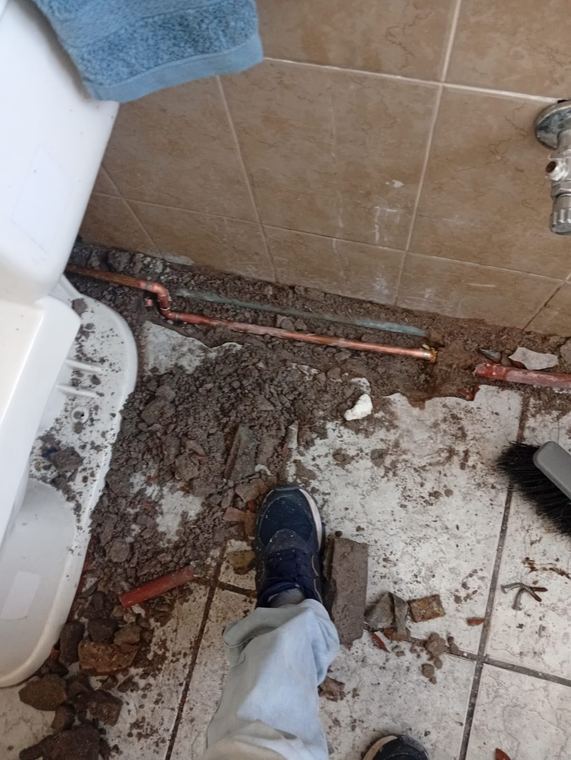 Trabajo real de detección de fuga en tubería enterrada
